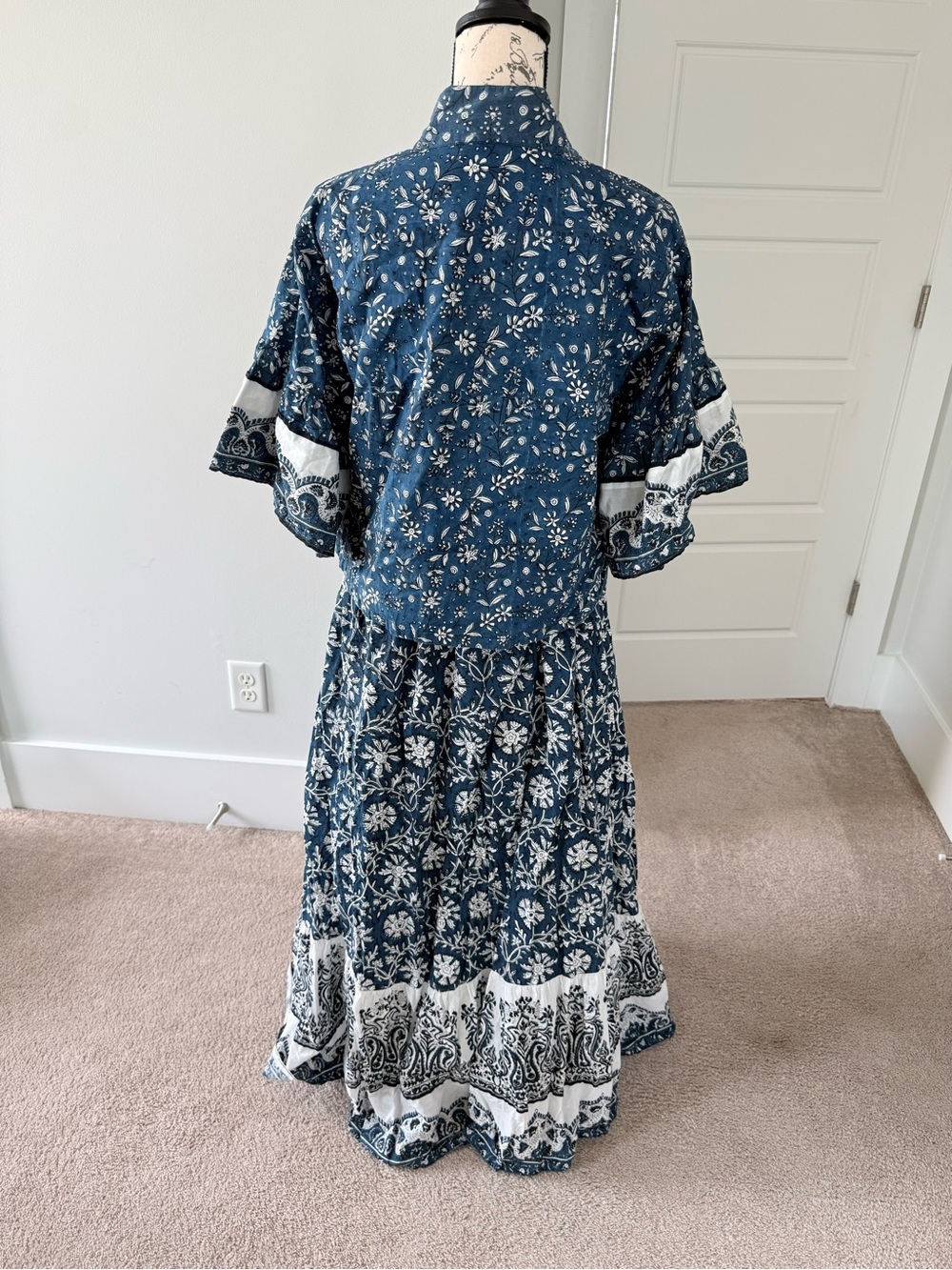 Like New Sue Sartor 3 piece belted Blue and White Printed Maxi Skirt Set - Picture 12 of 13
